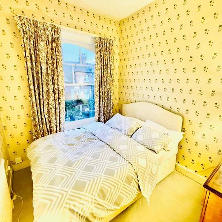 New Lovely 2-Bedroom Condo In Chelsea 伦敦 外观 照片